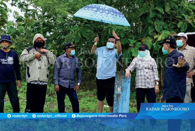 Bu Anna dan Wabup Blora Blusukan di Bendungan Karangnongko