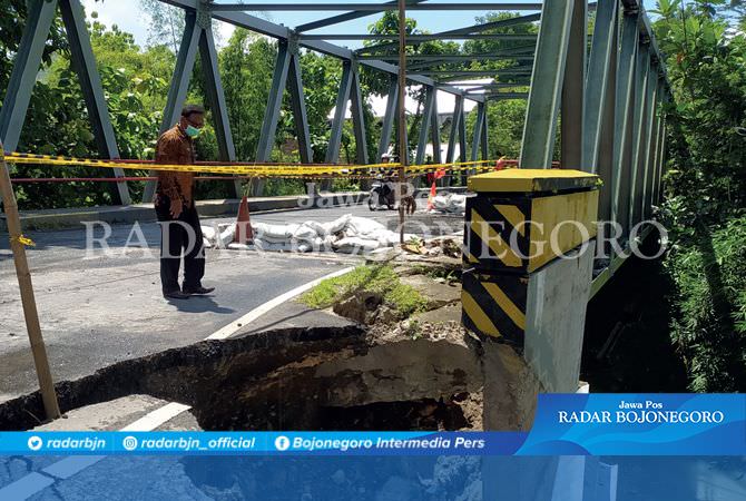 Empat Jembatan Berstatus Rentan, Hanya Ditahan Karung Pasir