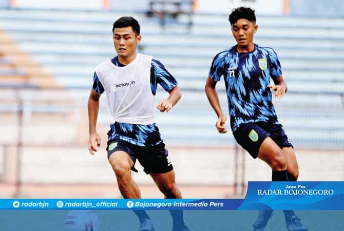 Adrianus Dwiki Arya Purnomo, Gelandang Muda Rekrutan Anyar Persela