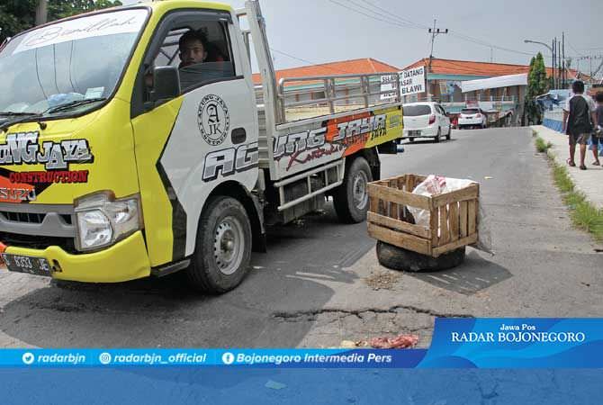 Jembatan Blawi Ambles, Kepala Dinas PU Bina Marga Belum Terima Laporan