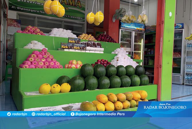 Pasar Buah Sepi, Outlet Buah di Jalan Raya Justru Bertebaran