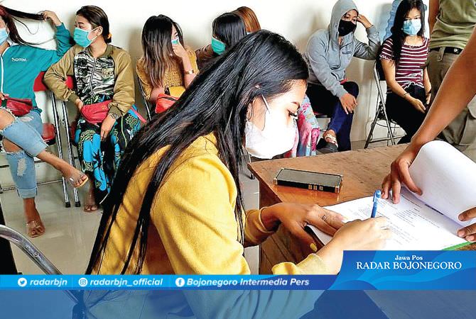 Razia Gabungan, 16 Pemandu Lagu Diciduk Satpol PP