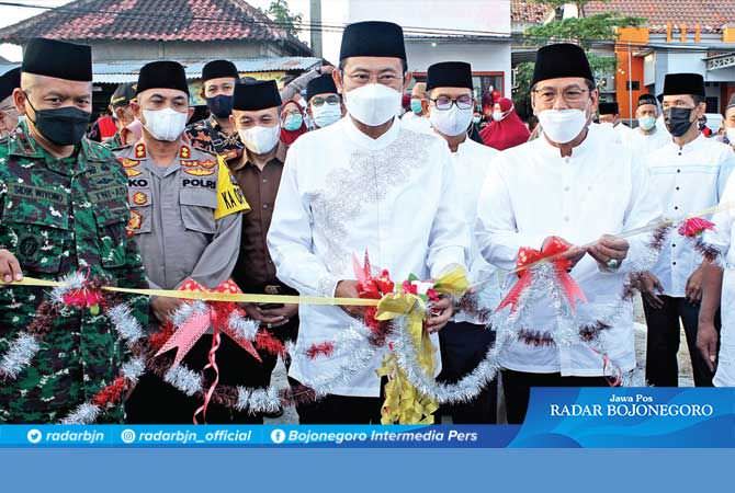Bupati Resmikan Alun Alun Sugio