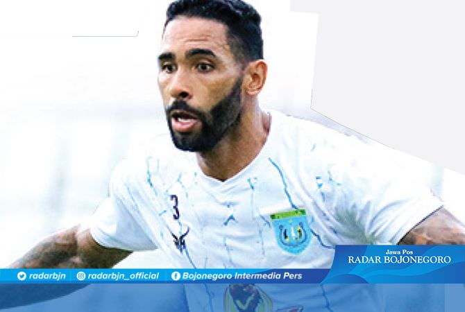 Demerson Bruno Costa, Stoper Asing Andalan Persela