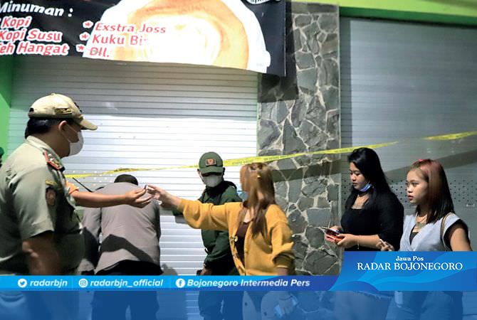 Terciduk Ngopi dan Langgar Prokes, Sembunyi di Semak-Semak