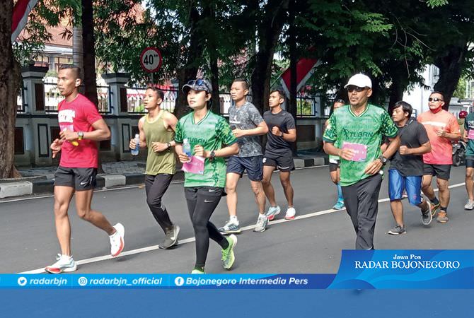 Meriahkan Kemerdekaan, Pelari Bojonegoro dan Tuban Lari Estafet 76 Km
