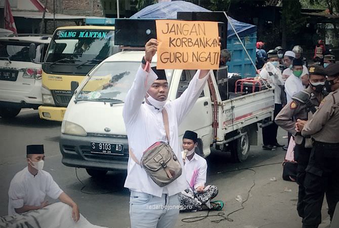 Guru Ngaji Geruduk Kejari