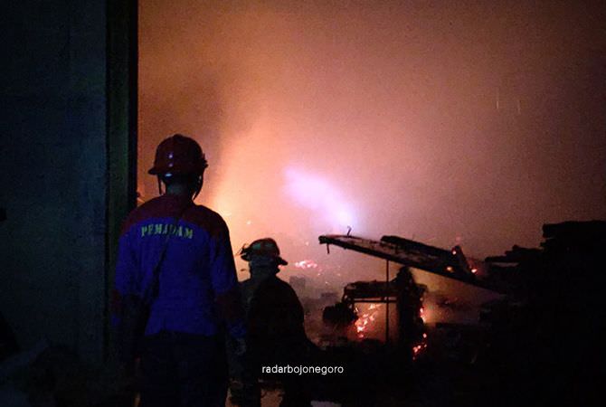 Kebakaran Gudang Pohon Secang Dipicu Korsleting