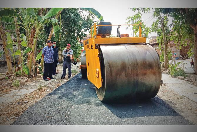 Kolaborasi Membangun Jalan Desa