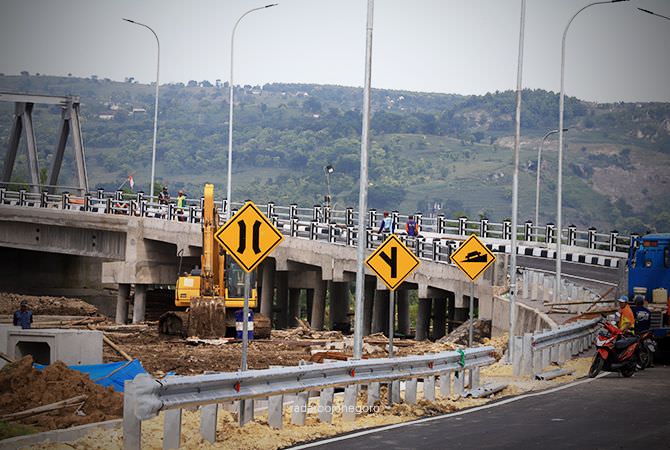Warga Desa Semambung Bikin Tumpeng Syukuran Jembatan Kanor Rengel