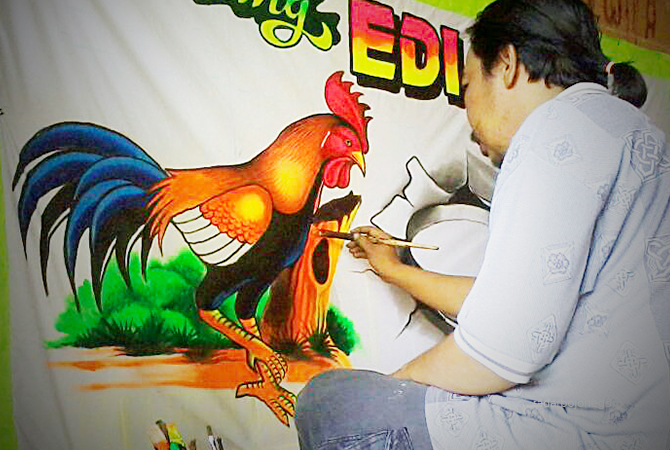 ADA CIRI KHAS: Heri Prasetyo menggunakan pelipit garis hijau sebagai salah satu ciri spanduk jualan pedagang dari Lamongan. (ISTIMEWA/RDR.LMG)