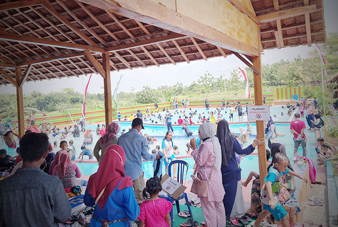 DESA WISATA: Slah satu objek wisata di Kecamatan Gayam dipadati pengunjung.(Lukman Hakim/R.Bjn)