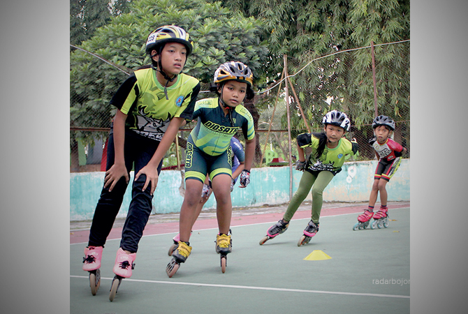 ANDALAN: Nyssa saat berlatih di eks lapangan tenis alun-alun. Dia tidak bisa turun kejurnas di Lumajang. (M. Irvan Ramadhon/R.Bjn)