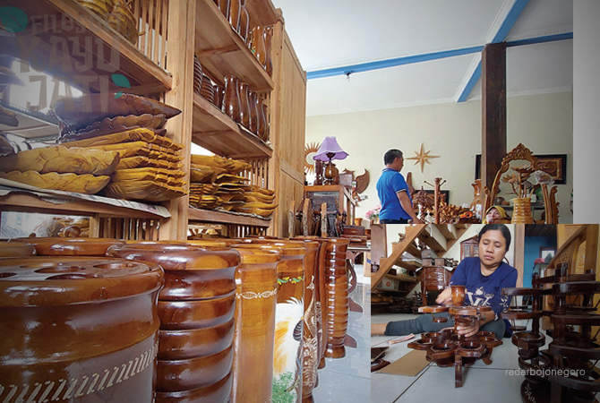 PAKAI PLITUR: Suvenir kerajinan kayu jati Desa Batokan memiliki karakter. Suvenir ini permintaannya stabil dan menembus pasar internasional. (LUKMAN HAKIM/RDR.BJN)