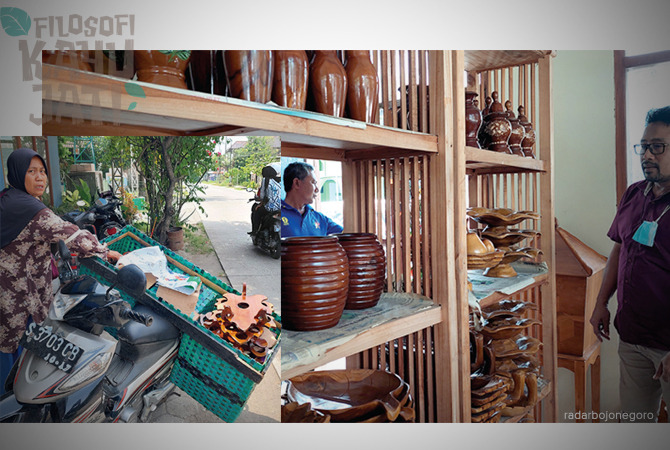 KHAS KASIMAN: Ibu-ibu warga Desa Batokan, menjadi perajin dan mengangkut suvenir sudah jadi (foto kiri). Pengujung melihat ragam koleksi suvenir di rak-rak showroom rumah warga di Desa Batokan, Kecamatan Kasiman. (Lukman Hakim/RDR.BJN)