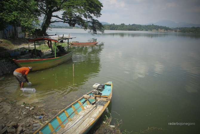 DESTINASI: Wisata Waduk Pacal masih menjadi andalan destinasi air berpadu alam. (DOKUMENTASI/RDR.BJN)