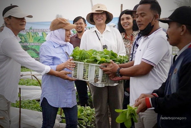 PACU PERTANIAN: Bupati Anna Mu