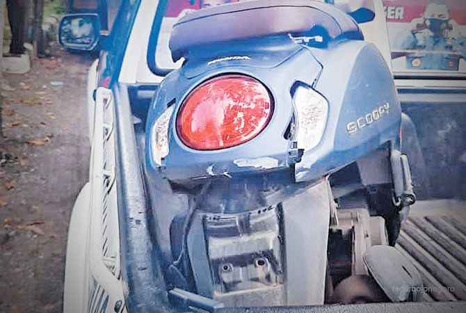 LAKA LANTAS: Sulis Setyowati, 36, dan anaknya Adinda Afiqah, 5, meninggal setelah tertabrak truk nopol H 1438 FA yang dikemudikan Khimari, 61. Motor matik yang dikendarai korban diamankan di Mapolres Lamongan. (M. GAMAL AYATULLAH/RDR.LMG)