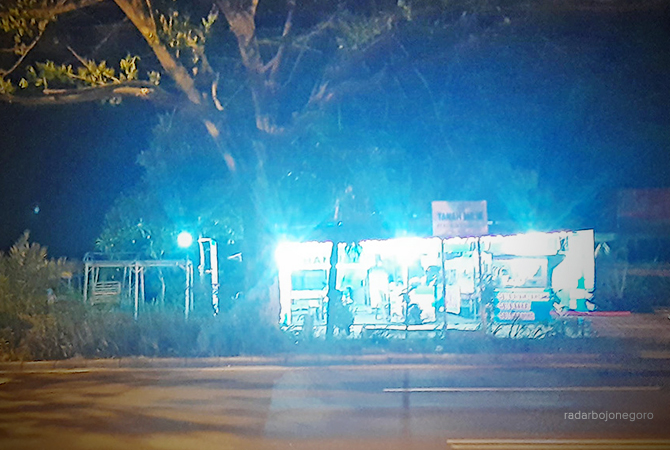 DIRENOVASI: Bangunan yang ada di depan Stadion Surajaya Lamongan. (M. GAMAL A/RDR.LMG)