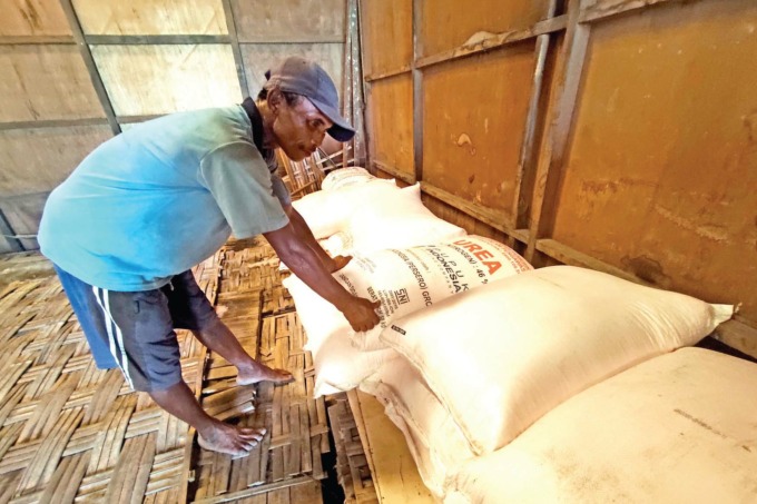 HARUS SEGERA DISERAP: Komisi B DPRD Lamongan memberikan perhatian terkait rencana pencabutan empat jenis pupuk bersubsidi. Padahal, masih terdapat sisa alokasi tahun ini yang belum diserap oleh petani. (ANJAR DWI PRADIPTA/RDR.LMG)