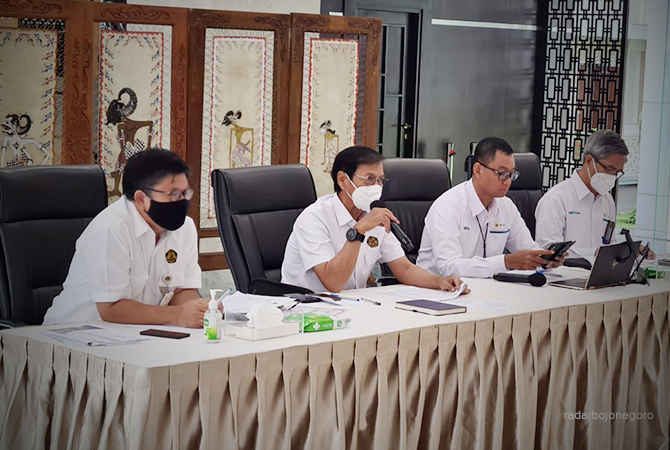 BERI PAPARAN: Konferensi Pers Pemberlakuan Tarif Adjustment Triwulan 3 2022, Direktur Jenderal Ketenagalistrikan dan Direktur Utama PLN pada 13 Juni 2022. (Istimewa For RDR.BJN)