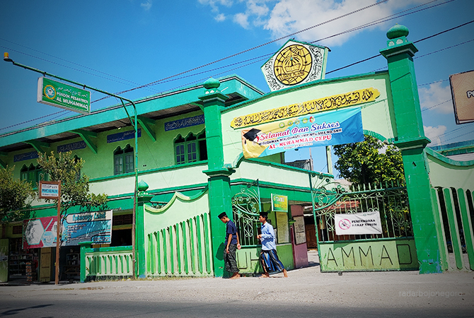 BELAJAR AGAMA: Santri di salah satu ponpes di Blora. Jumlah ponpes terus bertambah, terdata 82 lembaga. (LUKMAN HAKIM/RDR.BLORA)