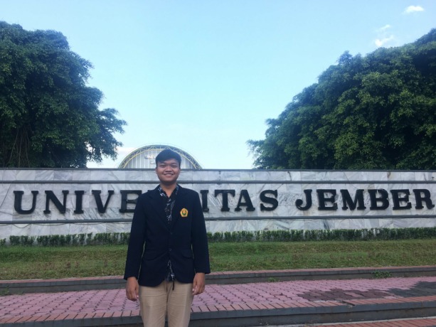 BEASISWA BANYU URIP: Nur Hanafi, Pemuda Desa Beged, Kecamatan Gayam, meraih mimpi di Universitas Jember.