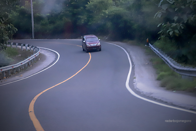 JALUR SELATAN: Jalur selatan Bojonegoro tepatnya Padangan-Margomulyo ini menjadi opsi jalur tol. Sesuai rencananya dibangun 2025. (M. NURCHOLIS/RDR.BJN)