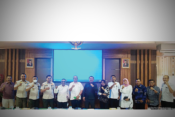 TEGAS: Komisi A DPRD Lamongan meminta komitmen terhadap seluruh OPD terkait terhadap perijinan perdagangan minuman beralkohol, hiburan malam, dan penggunanan alat music DJ di kafe, resto, dan tempat hiburan di Lamongan. (AHMAD ASIP ALAFI/RDR.LMG)
