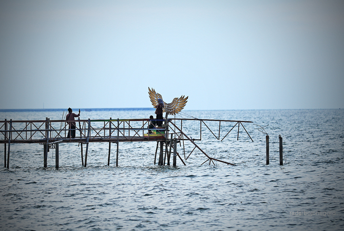 WISATA PESISIR: Pantai Kemantren, Kecamatan Paciran yang menjadi salah satu wisata desa di pantura Lamongan  (ANJAR DWI P/RDR.LMG)