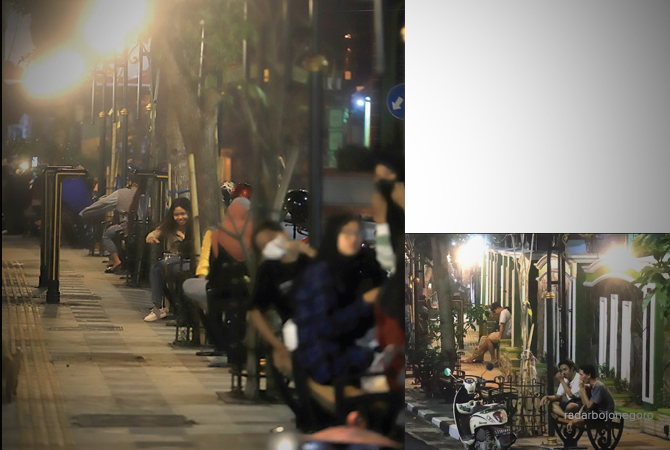 NONGKRONG SAMPAI MALAM: Berbagai anak muda meramaikan kawasan Jalan Mastrip dengan duduk santai di kursi-kursi trotoar. Kawasan ini jadi pilihan nongkrong hingga tengah malam. (M. Nurcholis/RDR.BJN)
