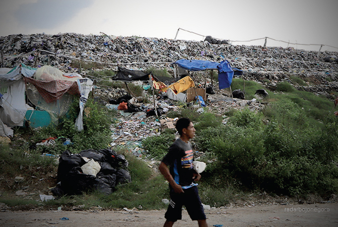 MENGGUNUNG: Tumpukan sampah di TPA Banjarsari. (M. NURKOZIM/RDR.BJN)