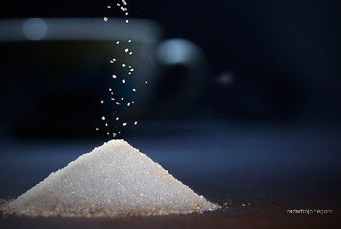 Sumber: https://pixabay.com/photos/sugar-cup-pile-of-sugar-cute-sweet-1514247/