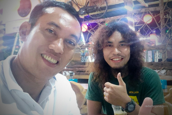 EVENT: Mochtar pemilik kafe Pak Buk’e akan datangkan bintang musik lagi. (Istimewa For RDR.BJN)