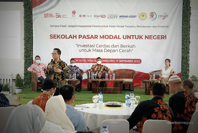 INVESTASI: Ratusan peserta mengikuti Sekolah Pasar Modal yang digelar oleh Galeri Investasi STEI Permata Bojonegoro di Hotel MCM pada Sabtu lalu (17/9). (Istimewa For RDR.BJN)