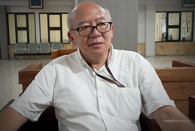 BUTUH KEJELASAN: Teguh Santoso, kuasa hukum Lalu Syahril mendatangi DPRD kemarin. (Istimewa For RDR.BJN)