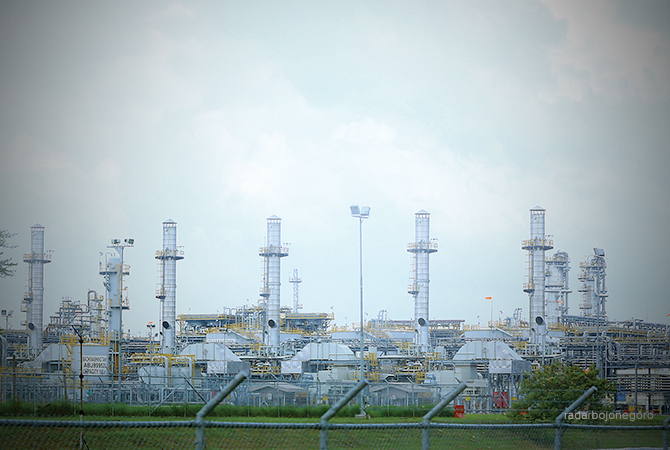 BERKAH TAMBANG: Kawasan Central Processing Facility (CPF) Lapangan Banyu Urip, Bojonegoro. Blok Cepu ini memberi pendapatan bagi daerah sekitar, termasuk Blora. (NURCHOLIS/RDR.BJN)