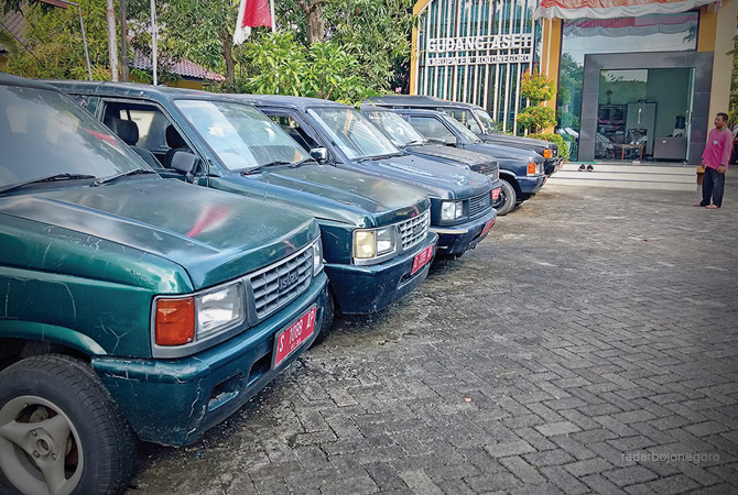ASET: Kendaraan akan dilelang berada di halaman kantor arsip. Tahun ini ada 190 kendaraan. (Dokumentasi RDR.BJN)