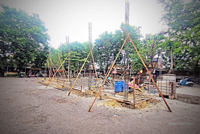 ADA ANGGARAN PENAMBAHAN FASILITAS: Lahan untuk tempat parkir kendaraan PJU di terminal barang, Jalan Kusuma Bangsa Lamongan. (ANJAR DWI P/RDR.LMG)