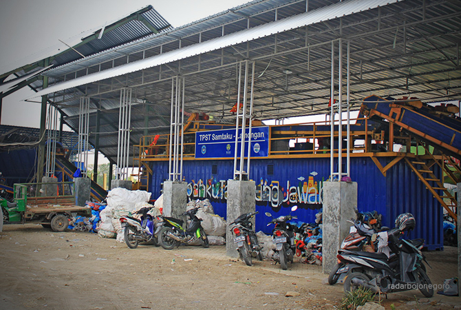 MENYUSUL DI BABAT: TPST yang ada di Tambakboyo, Kecamatan Tikung. Pemkab Lamongan berencana membangun TPST Babat tahun ini. (ANJAR DWI PRADIPTA/RDR.LMG)
