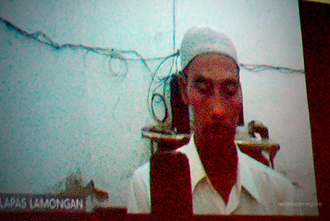 DIVONIS BERSALAH: Abd Hamid dinyatakan bersalah dalam kasus penggelapan sertifikat di Desa Ngujungrejo, Kecamatan Turi. Dia divonis 1,5 tahun. (Istimewa For RDR.LMG)