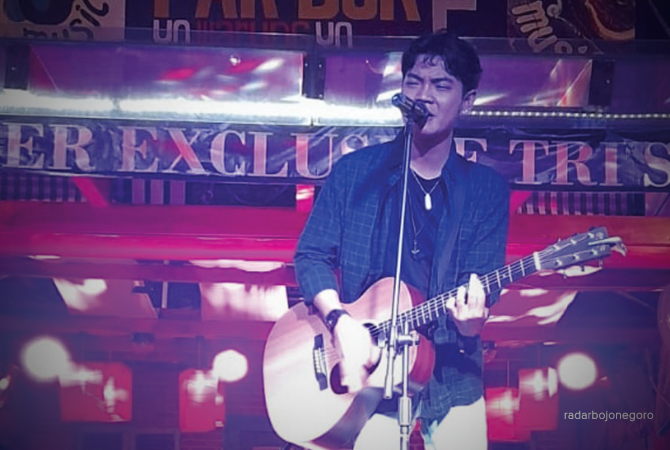 MEMUKAU: Tri Suaka tampil memukau di Pak Buk