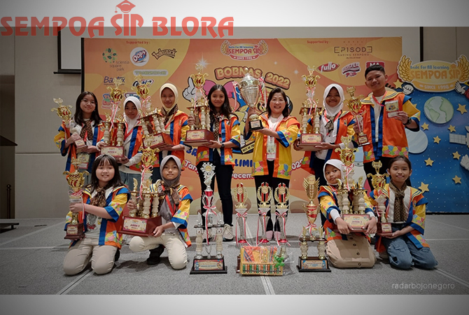 LUAR BIASA: Siswa-siswi Sempoa SIP Blora berhasil memborong piala. (Istimewa For RDR.BLORA)