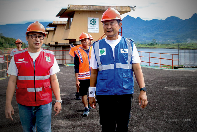KERJASAMA: Pemkab Lamongan bekerjasama dengan Perum Jasa Tirta I untuk memperluas ketersediaan air bersih di Lamongan. (DOKUMENTASI PROKOPIMKAB LAMONGAN For RDR.LMG)