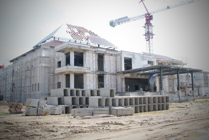 MEGAH: Gedung baru DPRD di Jalan Veteran ini proses perbaikan hingga akhir tahun. Belum bisa digunakan awal tahun nanti. (Istimewa For RDR.BJN)