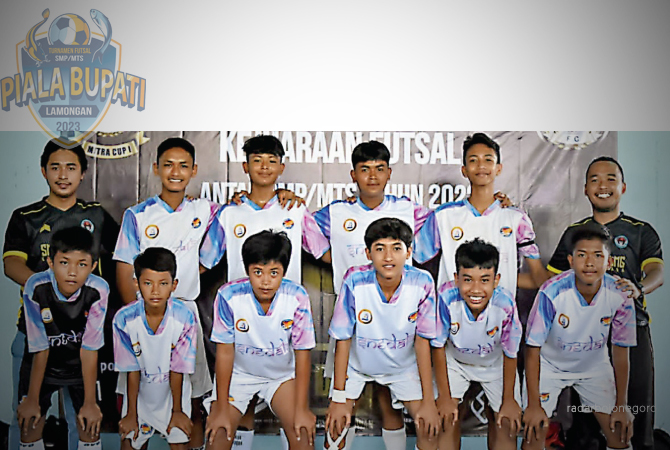 SIAP TANDING: Tim futsal SMPN 2 Lamongan bakal bertanding hari ini pada turnamen futsal Piala Bupati Lamongan 2023. (ISTIMEWA FOR RDR.LMG)