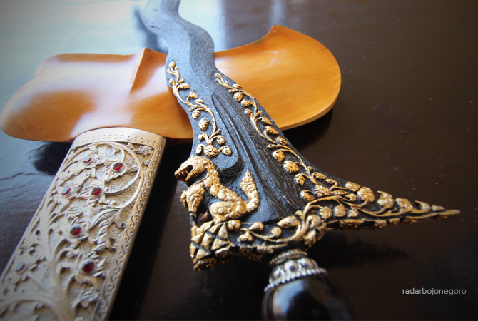 INDAH: Salah satu bilah keris singo barong memiliki simbol kekuasaan, keberanian, dan kewibawaan. (ANJAR DWI PRADIPTA/RDR.LMG)