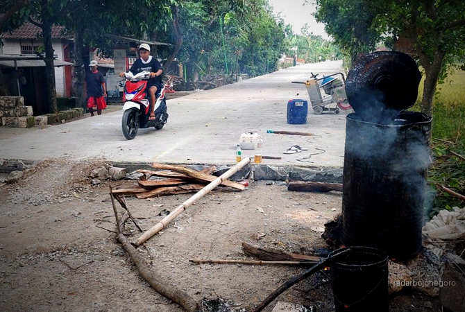 TERUS DIBANGUN: Jalan di Blora terus dibangun. Masyarakat banyak mengusulkan supaya jalan terus dibangun. (LUKMAN HAKIM/RDR.BLORA)