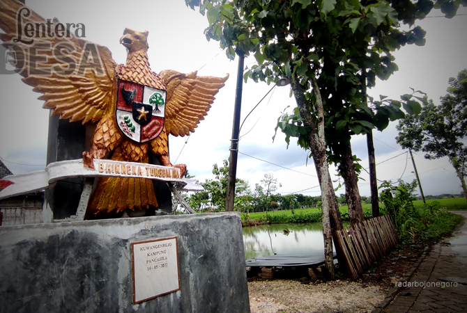 TENTREM: Suasana Kampung Pancasila di Dusun Sidokumpul, Desa Leran, Kecamatan Kalitidu. Kawasan ini akan dikonsep jadi wisata religi. (DHANI WAHYU ALFIANSYAH/RDR.BJN)