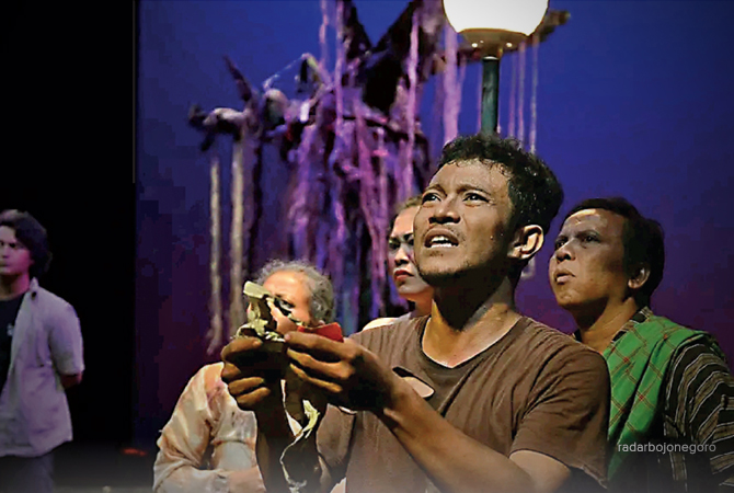 SEADANYA: Banon Gautama menjadi aktor layar lebar. Pemuda asal Bojonegoro ini ketika pulang kerap diminta latihan teater. (IST/RDR.BJN)